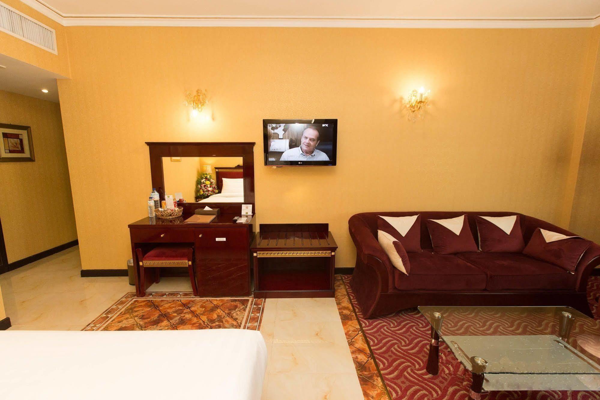 Comfort Inn Hotel Deira Dubai Exterior photo